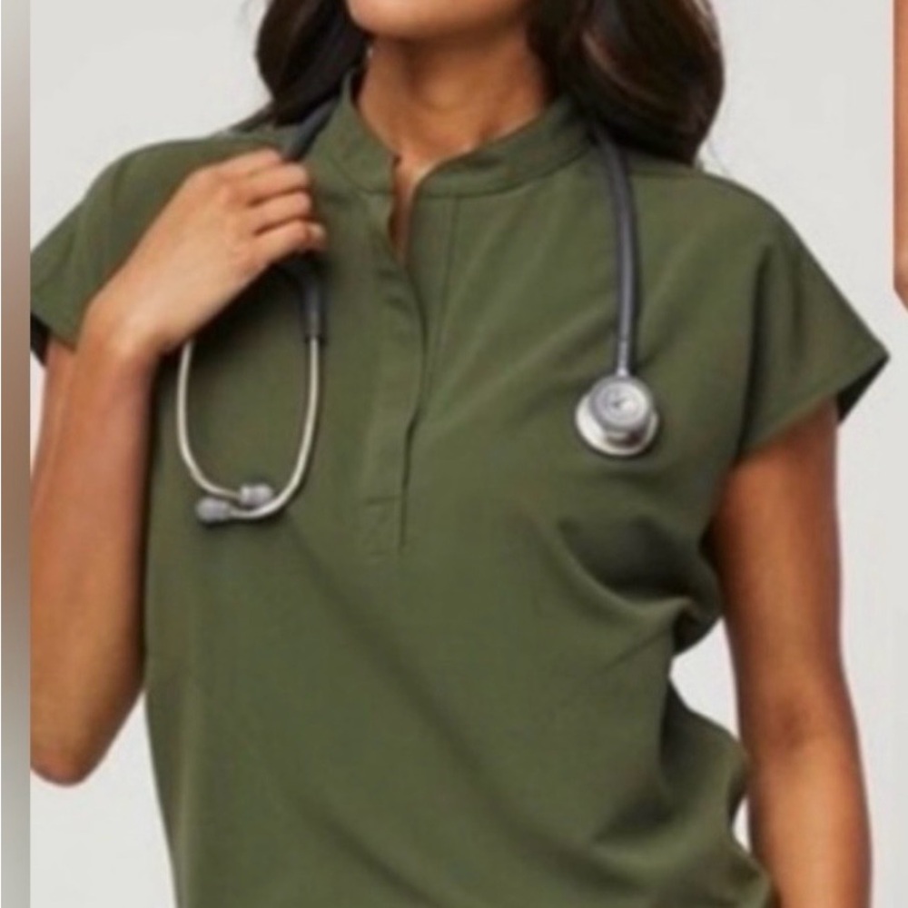FIGS Dark Olive Scrubs set (top and bottoms) MEDIUM/MEDIUM TALL